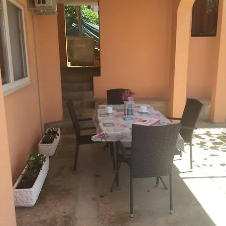 Laura Apartmán